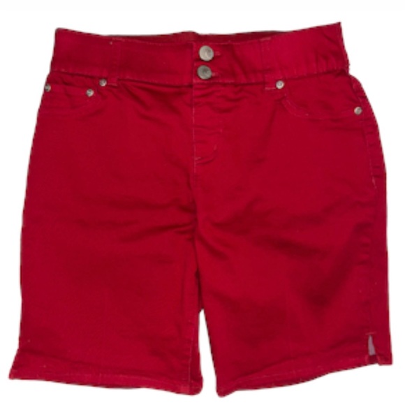 NWOT / EST. 1946 Denim Juniors / women’s size 2 red shorts. NEVER BEEN WORN!!! - Picture 2 of 7